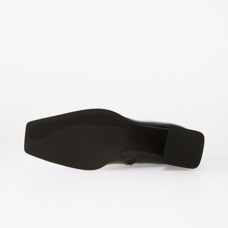 Vagabond Hedda Black