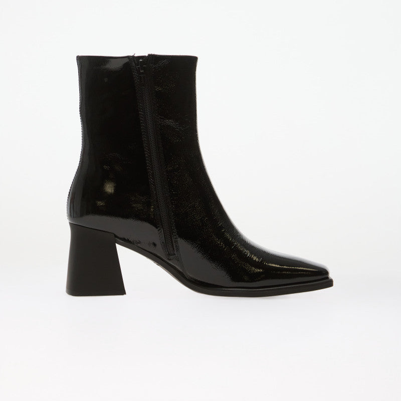 Vagabond Hedda Black