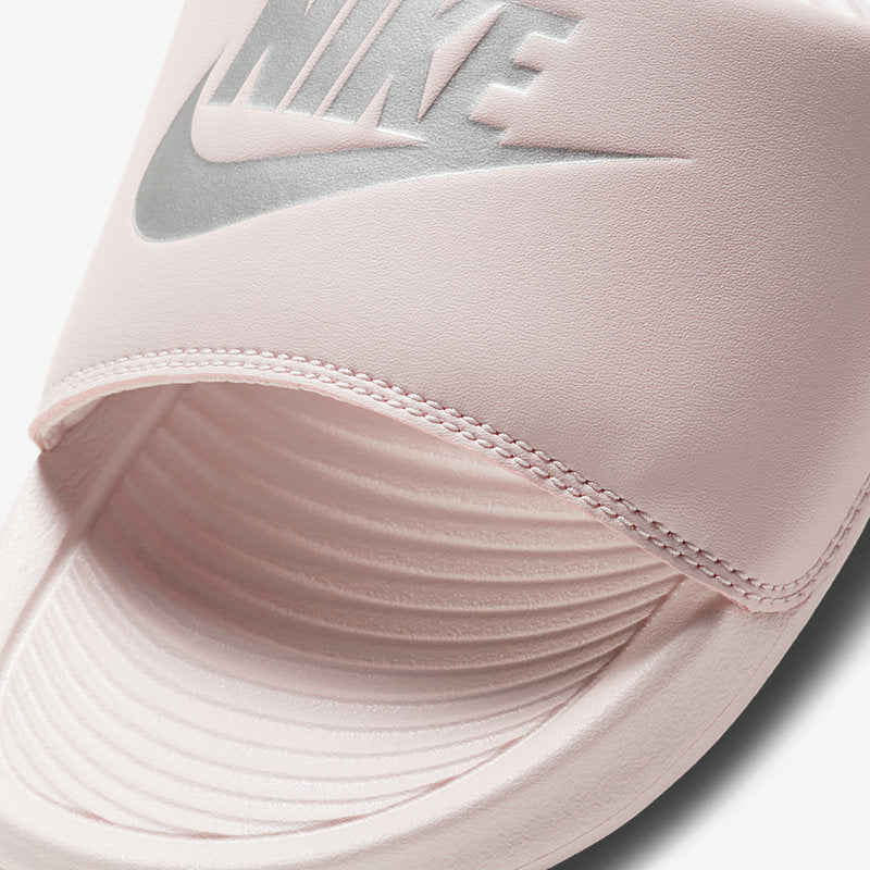 Nike Wmns Victori One