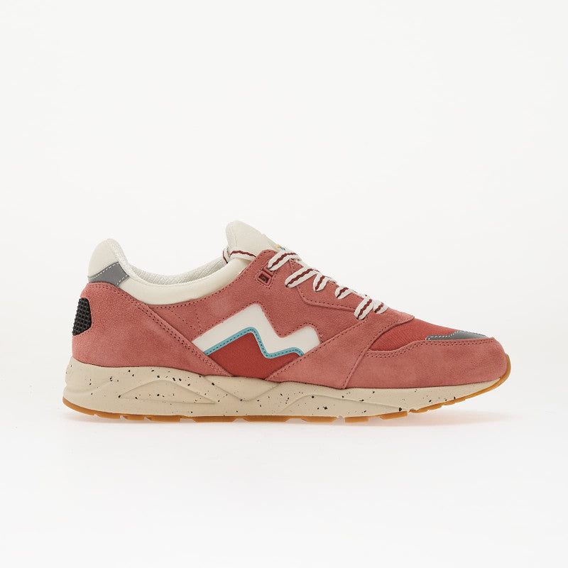 Karhu Aria 95 Light Mahogany/ White
