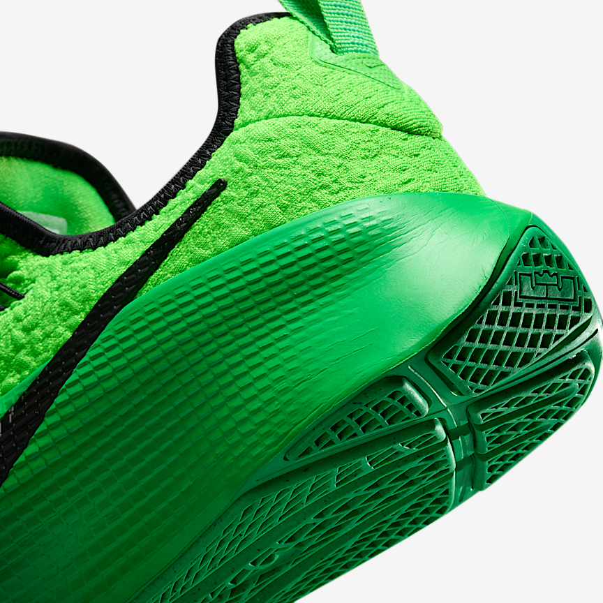 Nike LeBron TR 1