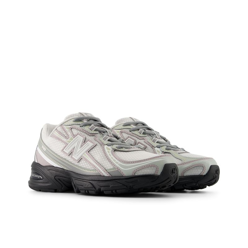 New Balance 740