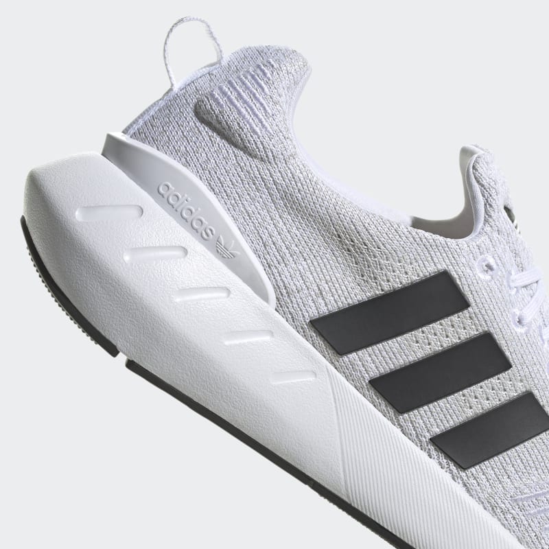 adidas Swift Run 22