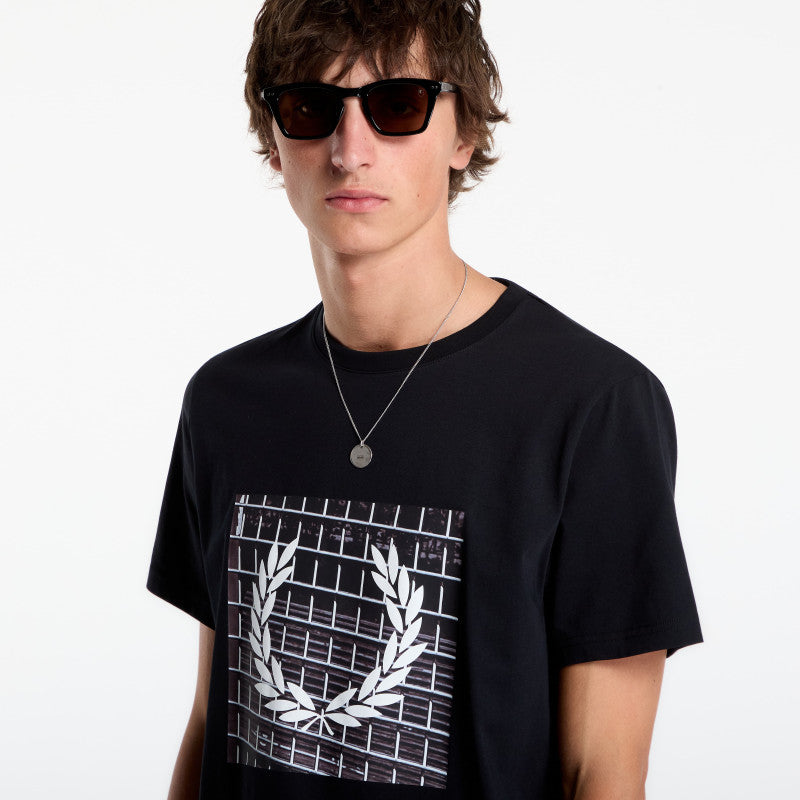 FRED PERRY Laurel Wreath Graphic Tshirt Black