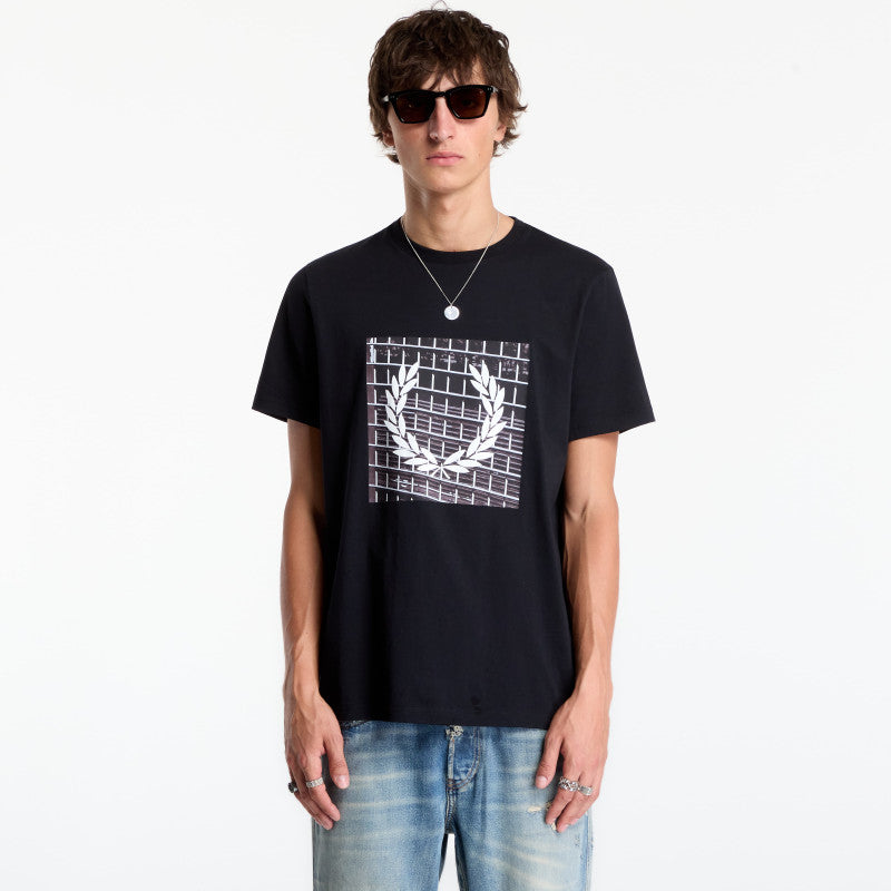 FRED PERRY Laurel Wreath Graphic Tshirt Black