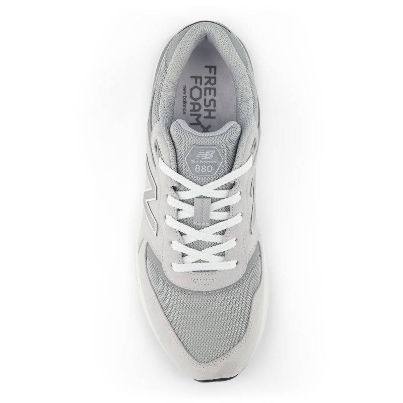 New Balance 880